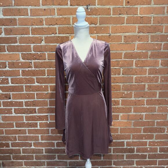 NWT Express Womens Size Medium Pink Mauve Long Sleeve Soft Corduroy Wrap Dress - Picture 2 of 12